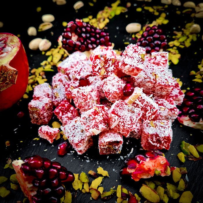 Granātābolu lukums ar pistācijām un kokosriekstu skaidiņām