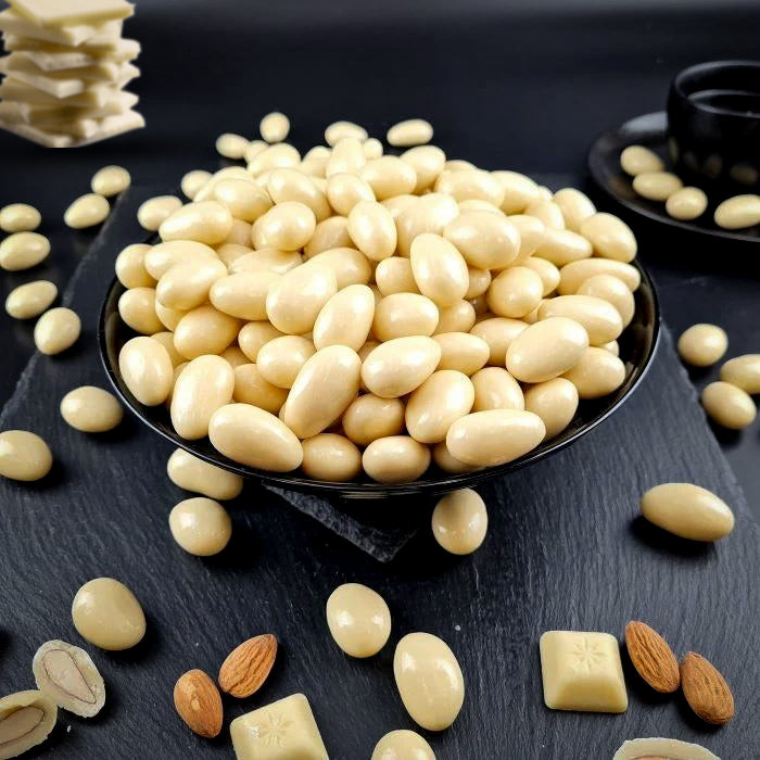 Dražejas ar mandelēm baltā beļģu šokolādē