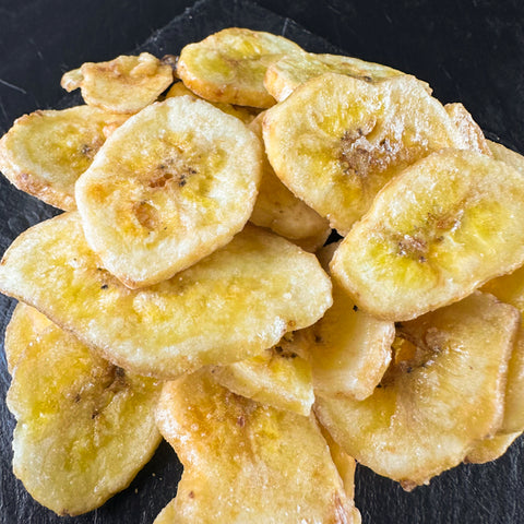Kaltētas banānu čipsi
