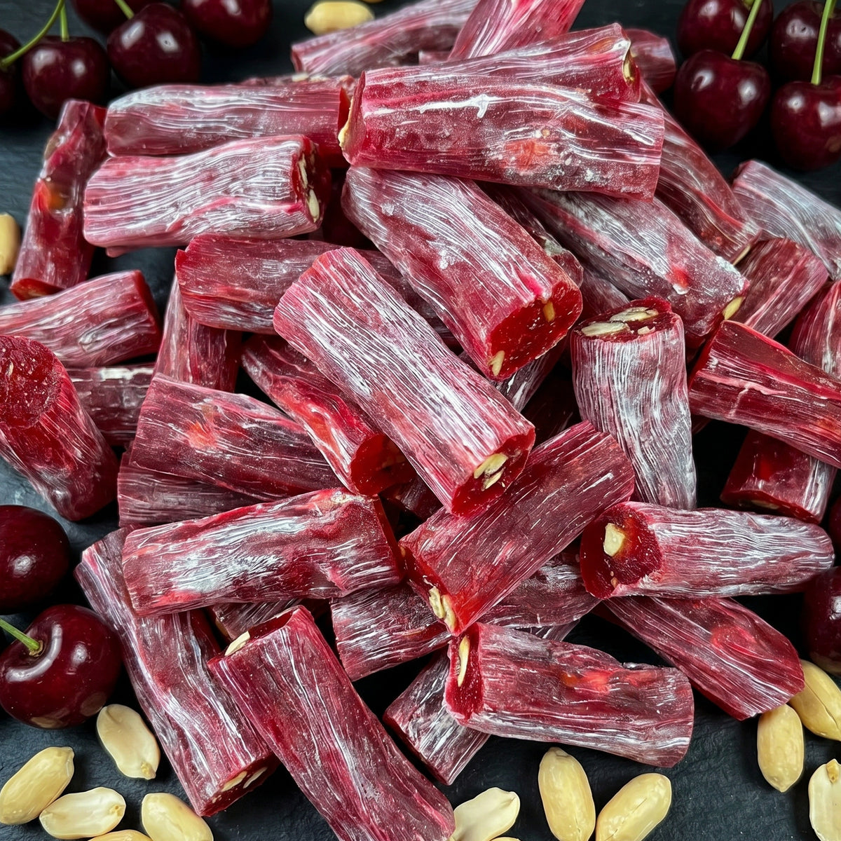 Saldo ķiršu pirkstiņi ar zemesriekstiem