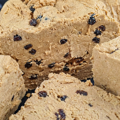 Halva – zemesrieksti ar rozīnēm