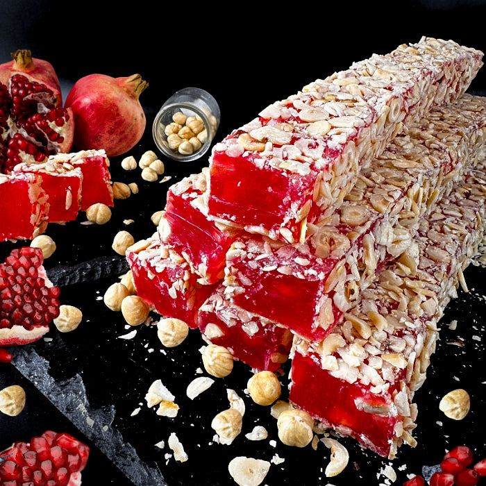 Сочный лукум с гранатом и лесными орехами
