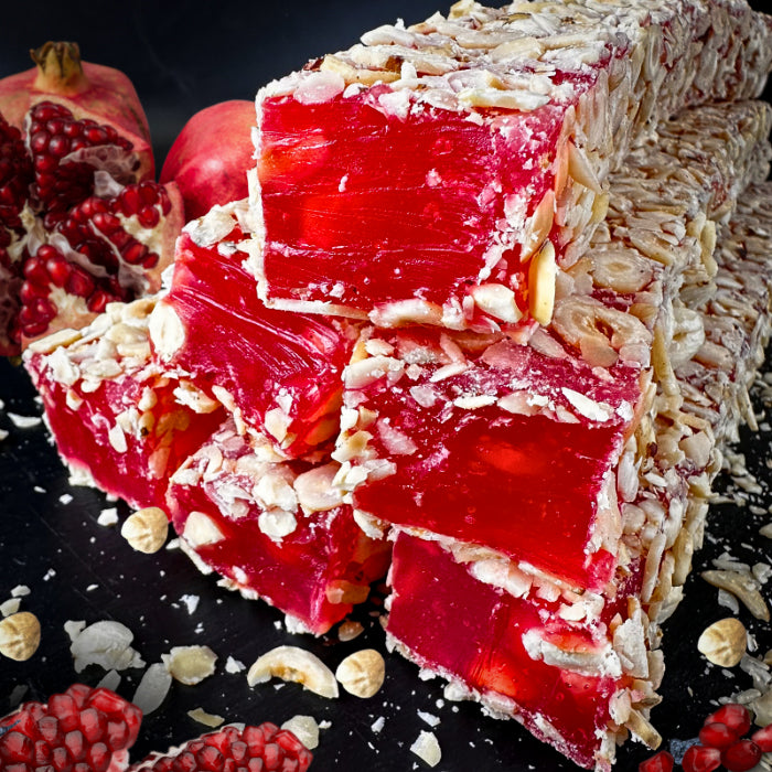 Сочный лукум с гранатом и лесными орехами