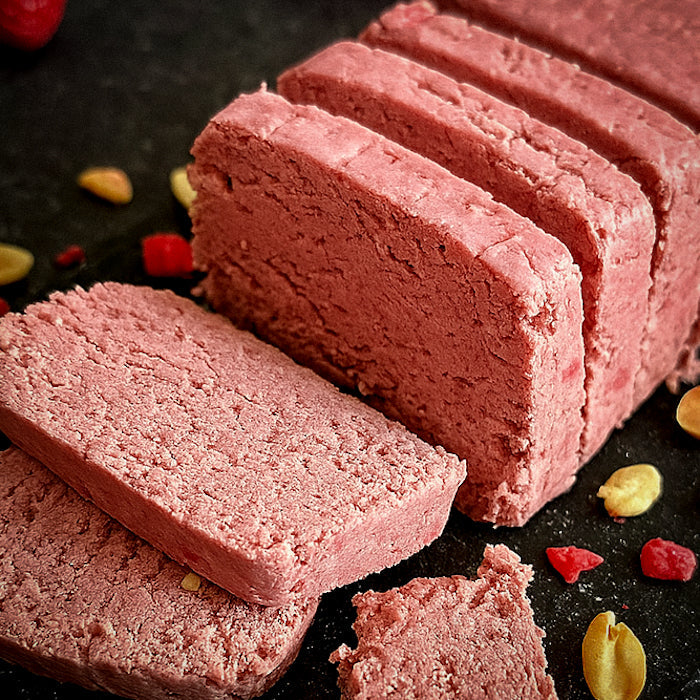 Halva zemesriekstu ar zemeņu garšu